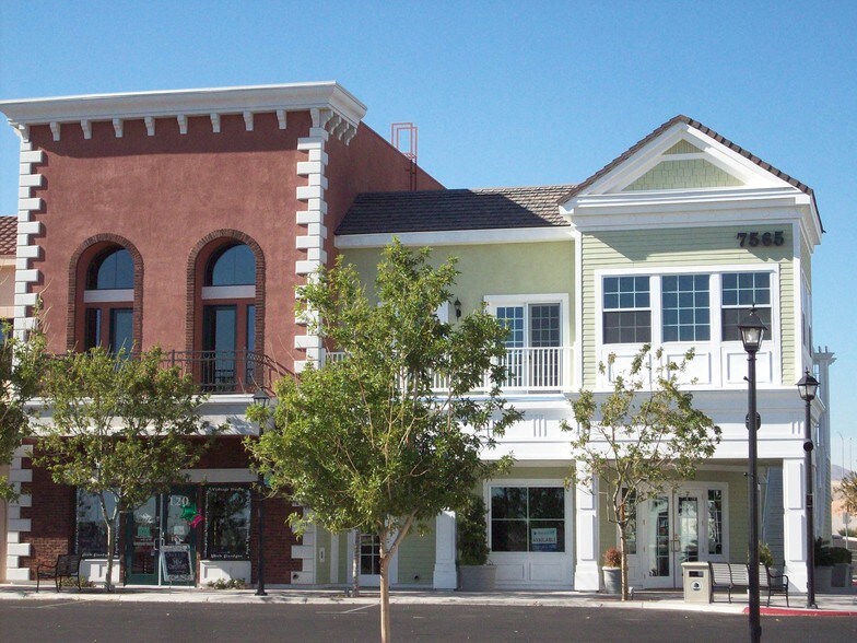 7565 Norman Rockwell Ln, Las Vegas, NV à vendre - Photo de l’immeuble – Image 2 sur 17