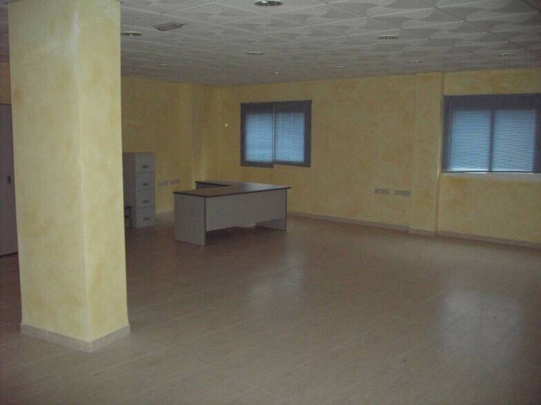 Bureau dans El Ejido, Almería à louer - Photo de l’immeuble – Image 2 sur 5