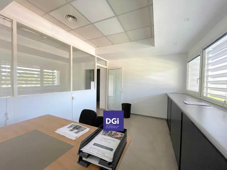 Bureau dans Nîmes à louer - Photo intérieure – Image 1 sur 5