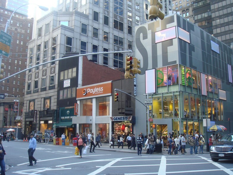 720 Lexington Ave, New York, NY à vendre - Photo de l’immeuble – Image 3 sur 5