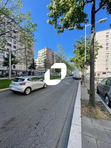48 Boulevard Joseph Vallier, Grenoble à louer - Photo de l’immeuble – Image 3 sur 8
