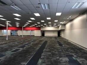 7202 Michigan Rd, Indianapolis, IN à louer Photo intérieure– Image 2 sur 12