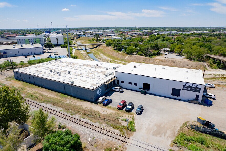 414 Vera Cruz, San Antonio, TX à louer - Photo de l’immeuble – Image 1 sur 22