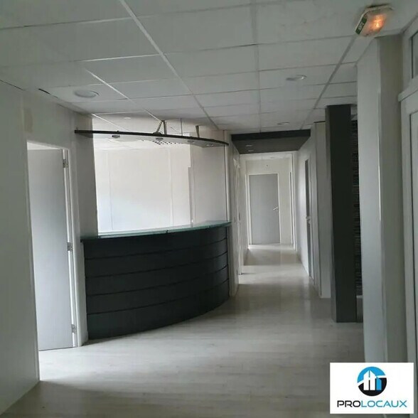 Bureau dans Montbonnot-Saint-Martin à louer - Photo de l’immeuble – Image 2 sur 9