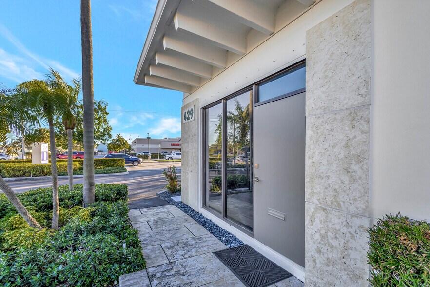 429 Northlake Blvd, North Palm Beach, FL à louer - Photo de l’immeuble – Image 3 sur 12