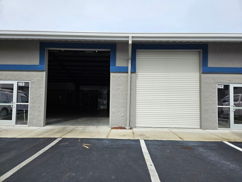 7240 Golden Wings Rd, Jacksonville, FL à louer - Photo de l’immeuble – Image 3 sur 5