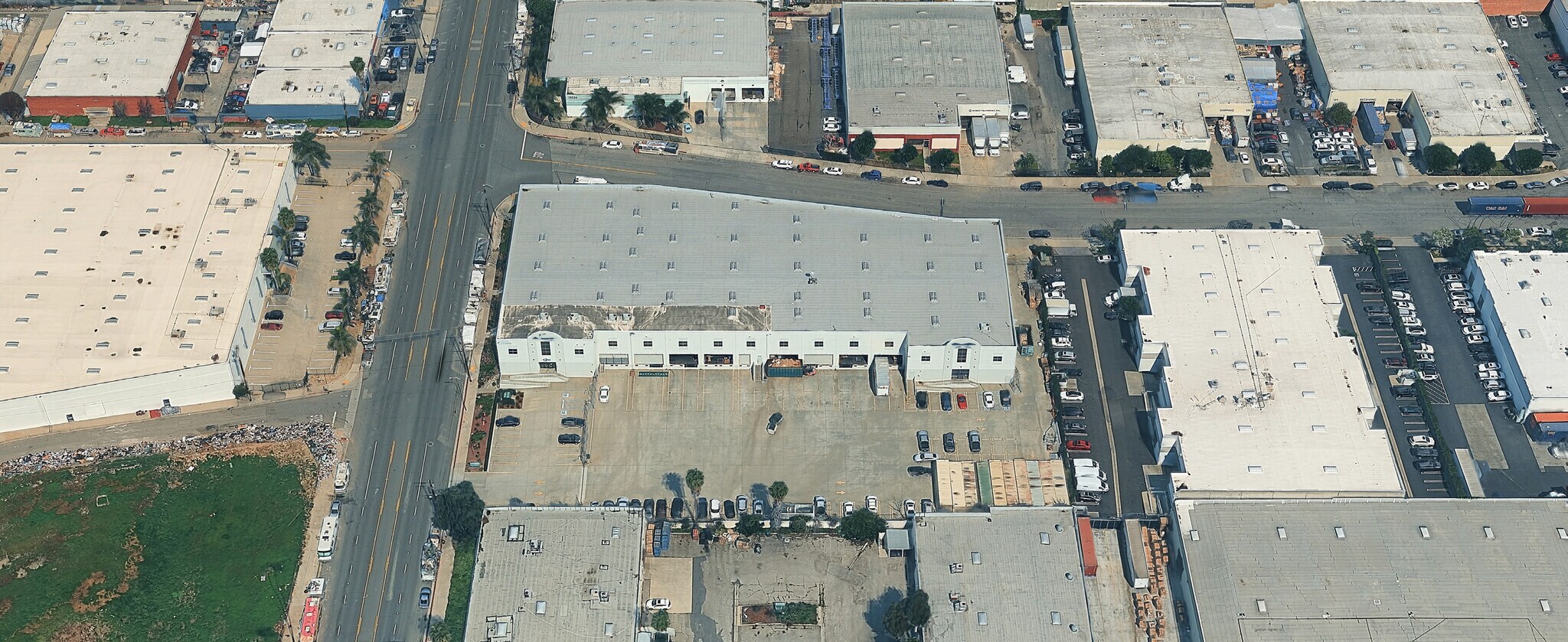 13200 S Broadway St, Gardena, CA à louer Photo de l’immeuble– Image 1 sur 8