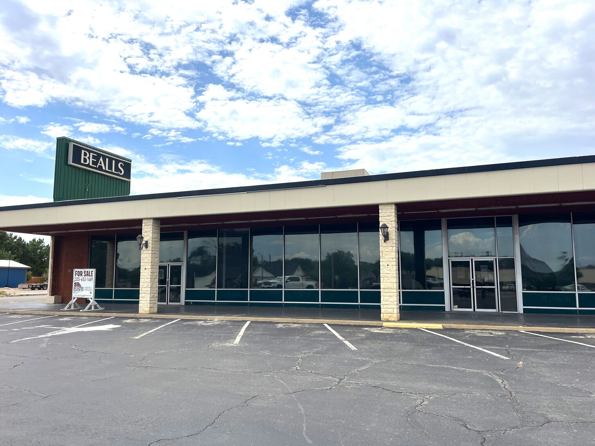 2100-2230 W Beauregard Ave, San Angelo, TX à vendre Photo de l’immeuble– Image 1 sur 11