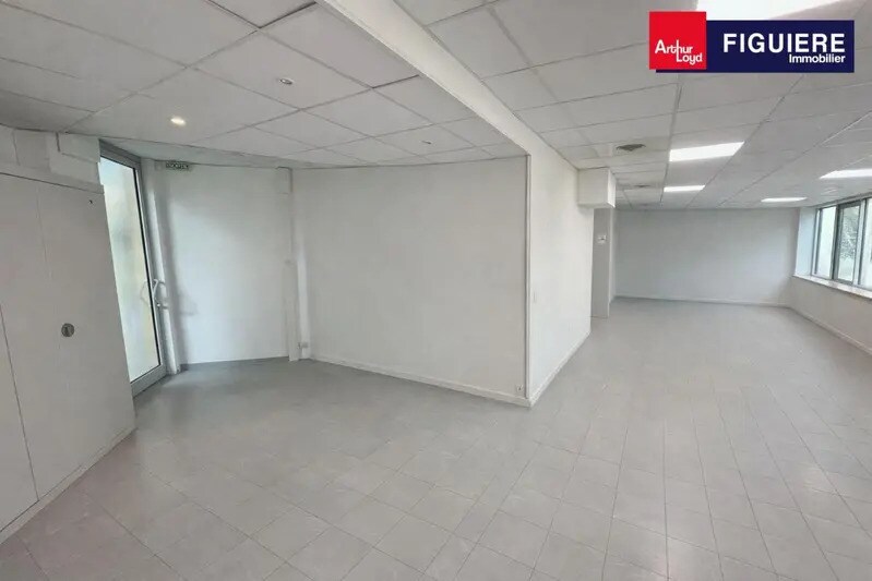 235 Rue Léon Foucault, Aix-en-Provence à louer - Photo de l’immeuble – Image 2 sur 8