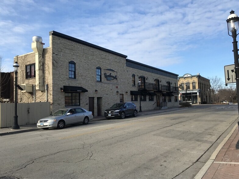 101 W Main St, West Dundee, IL à vendre - Photo de l’immeuble – Image 2 sur 9