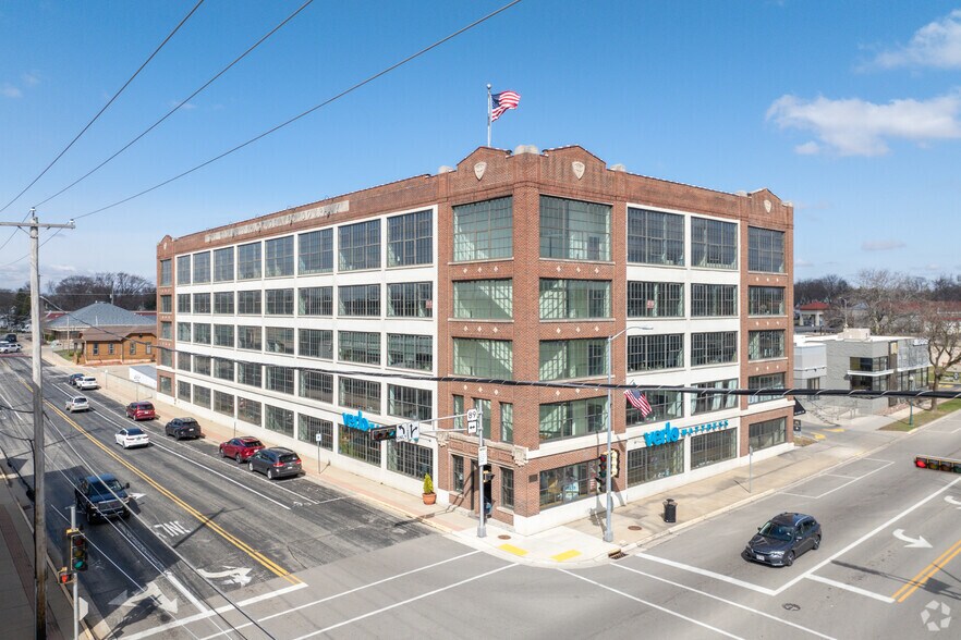 201 N Main St, Fort Atkinson, WI à louer - Photo de l’immeuble – Image 1 sur 5