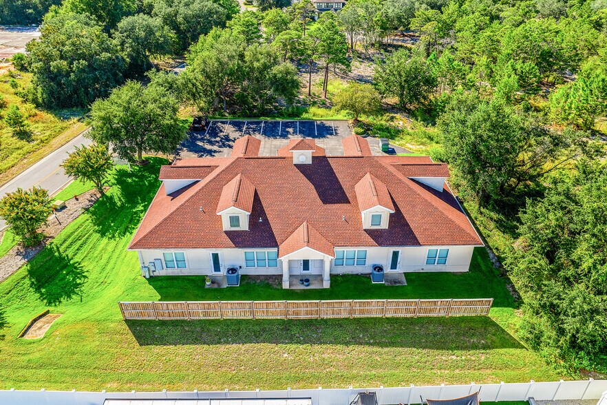 1288 Country Club Rd, Gulf Breeze, FL à vendre - Photo de l’immeuble – Image 2 sur 17