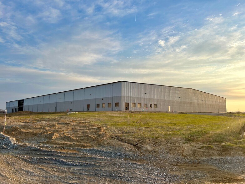 11734 Industrial Park Dr, Elberfeld, IN à louer - Photo de l’immeuble – Image 3 sur 10