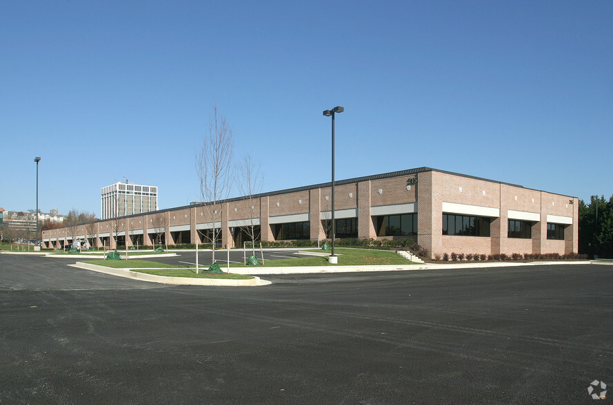 215 Schilling Cir, Hunt Valley, MD à louer - Photo de l’immeuble – Image 2 sur 19