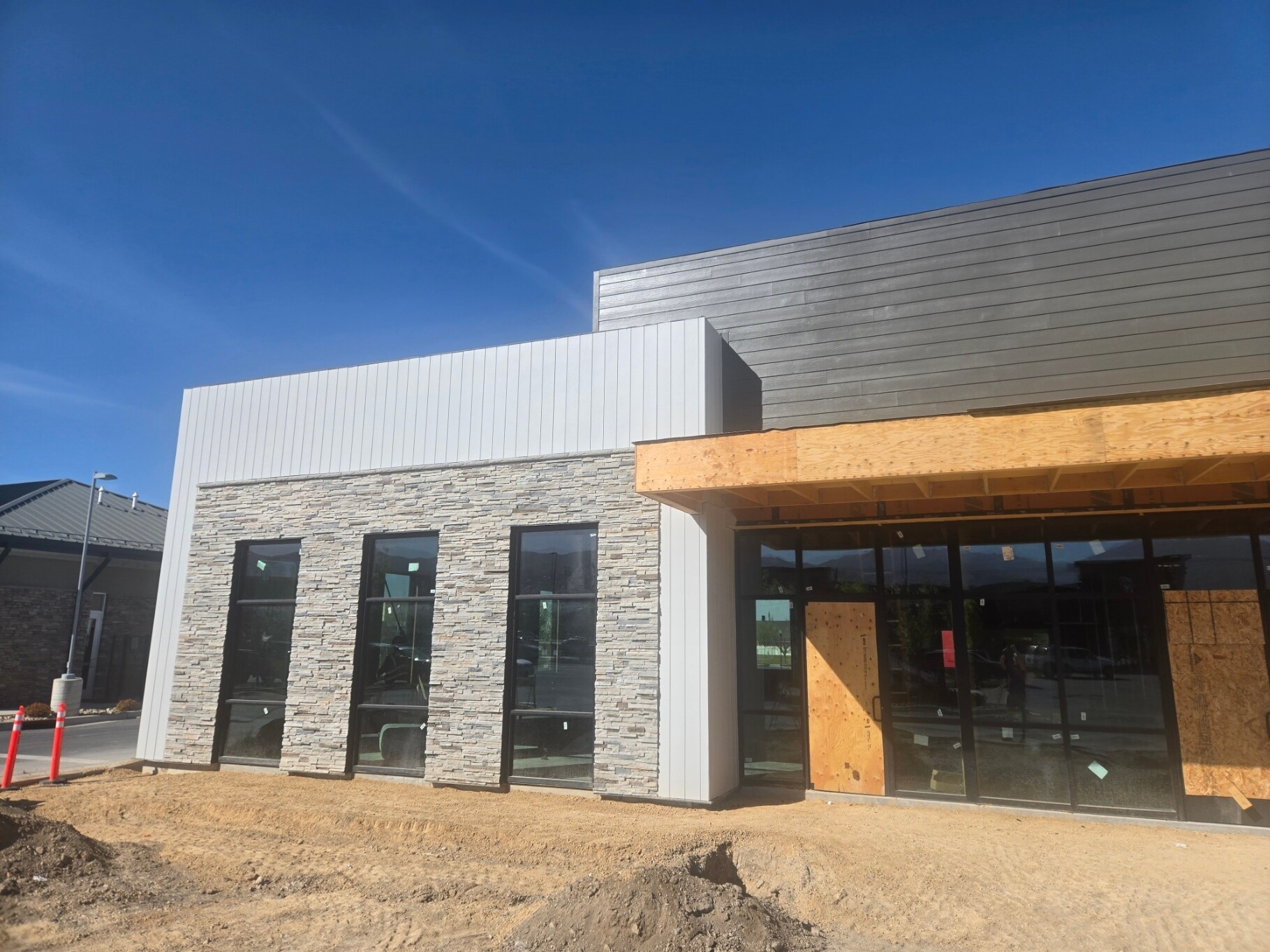 691 Redwood Rd, North Salt Lake, UT à louer Photo principale– Image 1 sur 2