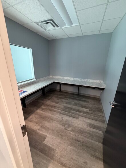 517 Eichenfeld Dr, Brandon, FL à louer - Photo intérieure – Image 3 sur 10