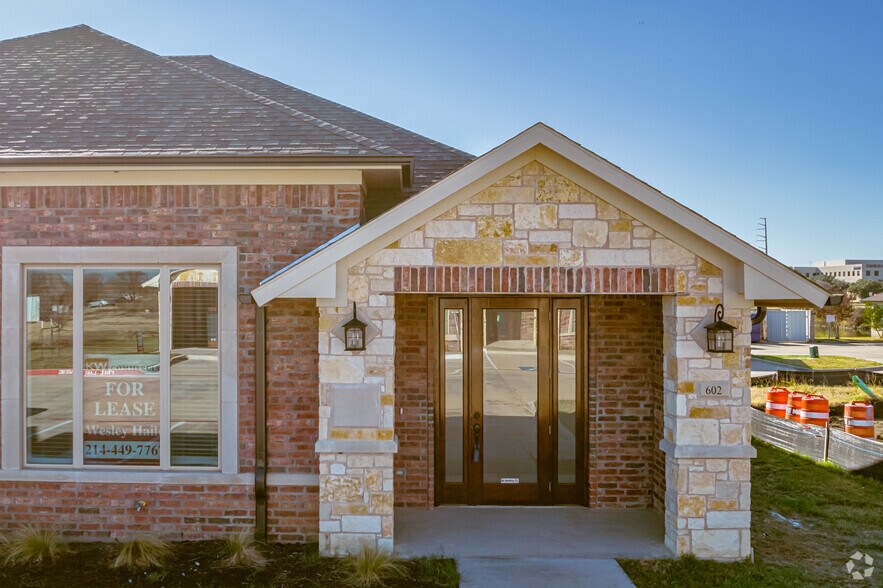 870 Hebron Pky, Lewisville, TX à vendre - Photo de l’immeuble – Image 3 sur 4