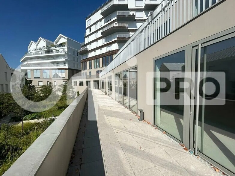 Bureau dans Avon à vendre - Photo de l’immeuble – Image 3 sur 5