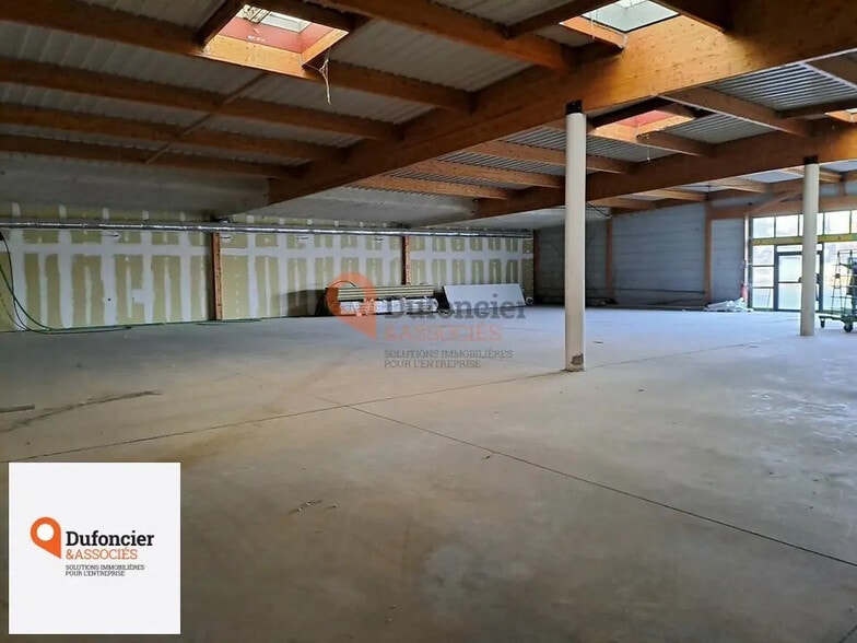 Local commercial dans Châtellerault à louer - Photo de l’immeuble – Image 2 sur 2