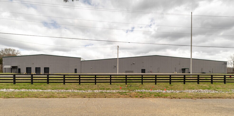 301 George Whitfield Industrial Park Rd, Elkton, TN à vendre - Photo de l’immeuble – Image 3 sur 9