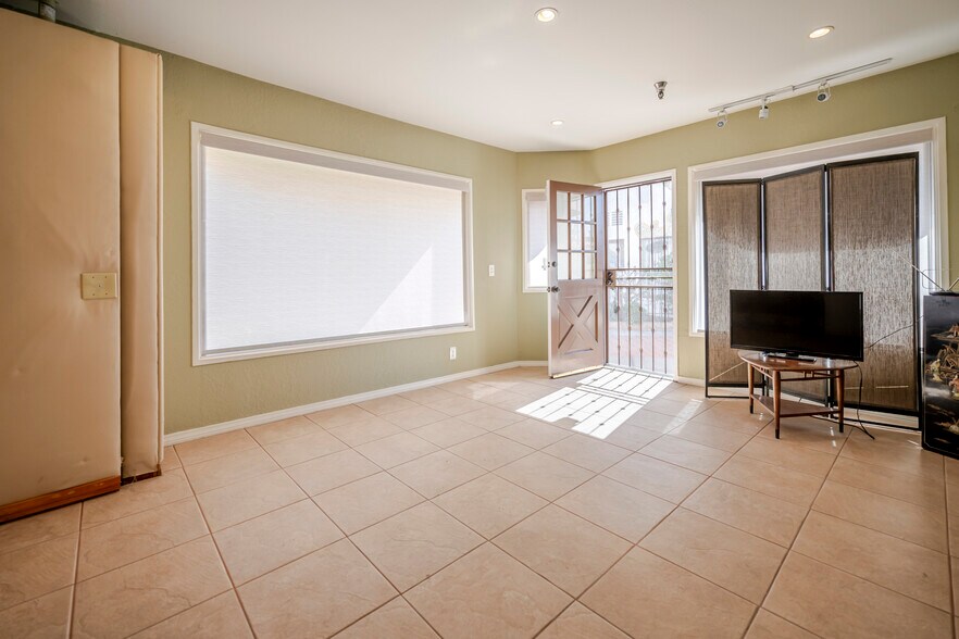 7561 Center Ave, Huntington Beach, CA à louer - Photo intérieure – Image 2 sur 9