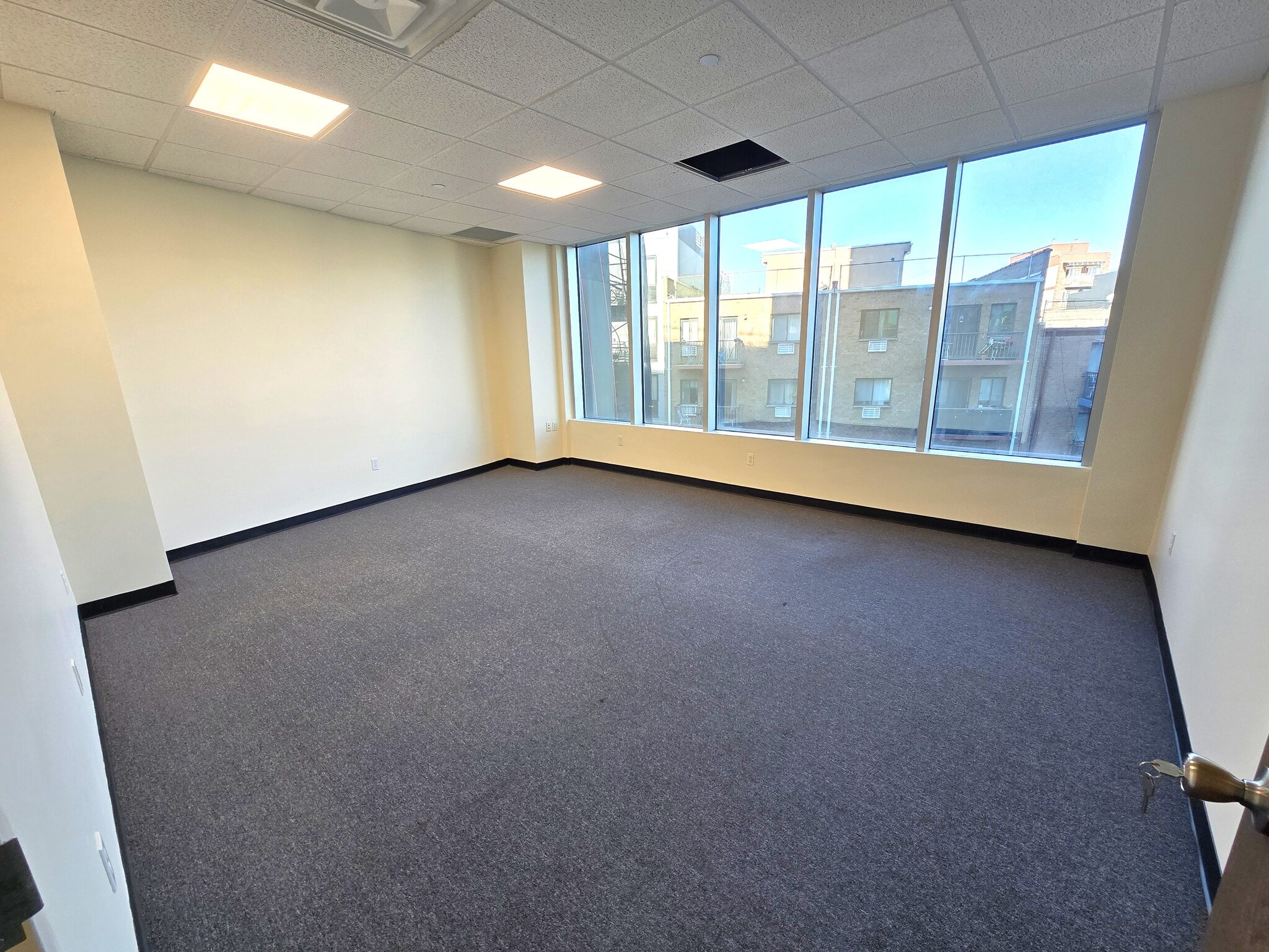 31-19 Newtown Ave, Astoria, NY à louer Photo intérieure– Image 1 sur 9