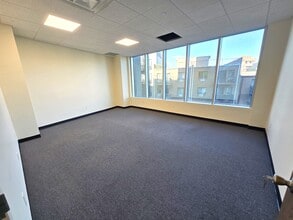 31-19 Newtown Ave, Astoria, NY à louer Photo intérieure– Image 1 sur 9