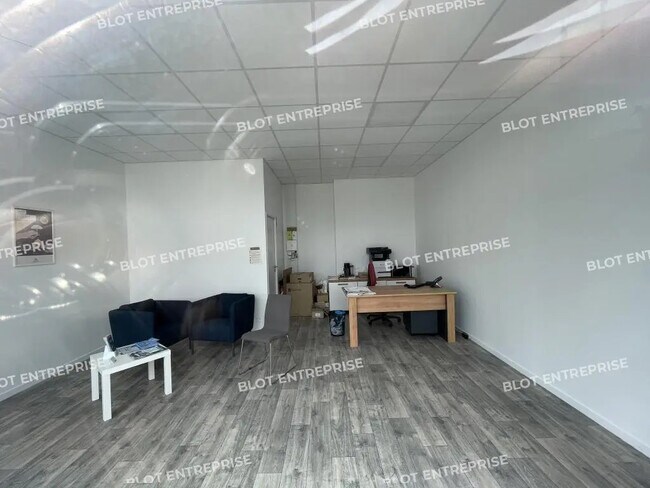 Plus de détails pour Bureau à louer