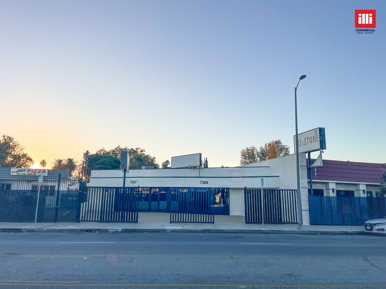 7307-7309 Canoga Ave, Canoga Park, CA à louer - Photo de l’immeuble – Image 3 sur 23