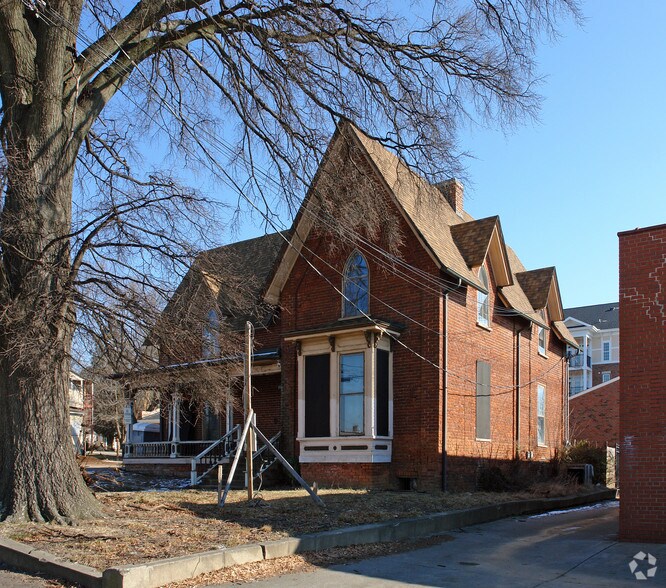 447 Arlington St, Greensboro, NC à louer - Photo de l’immeuble – Image 3 sur 8