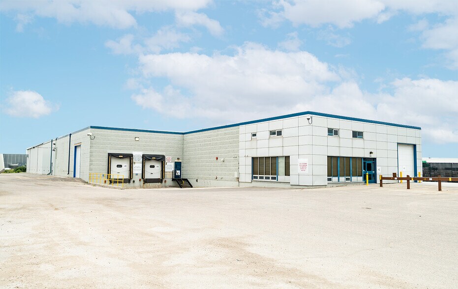 205 Hutchings St, Winnipeg, MB à louer - Photo de l’immeuble – Image 2 sur 10