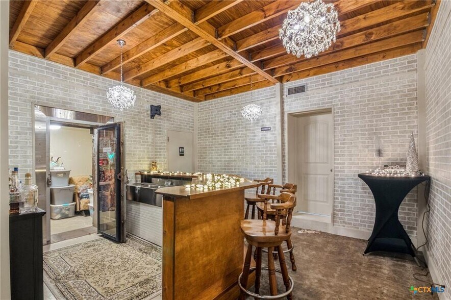 207 W Grand Ave, Yoakum, TX à vendre - Photo de l’immeuble – Image 2 sur 6