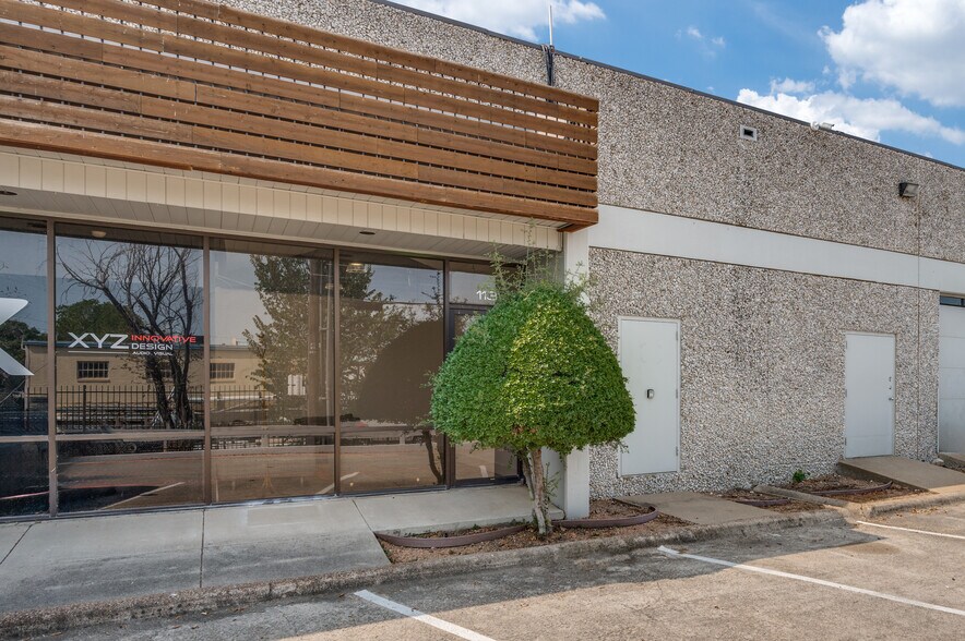 10606 Shady Trl, Dallas, TX à louer - Photo de l’immeuble – Image 2 sur 2