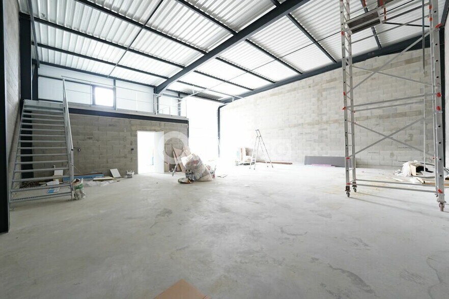 275 Rue Du Petit Bois, Mornant à louer - Photo de la construction – Image 1 sur 10
