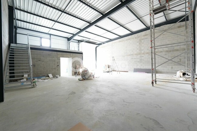 Plus de détails pour 275 Rue Du Petit Bois, Mornant - Local d'activités à louer