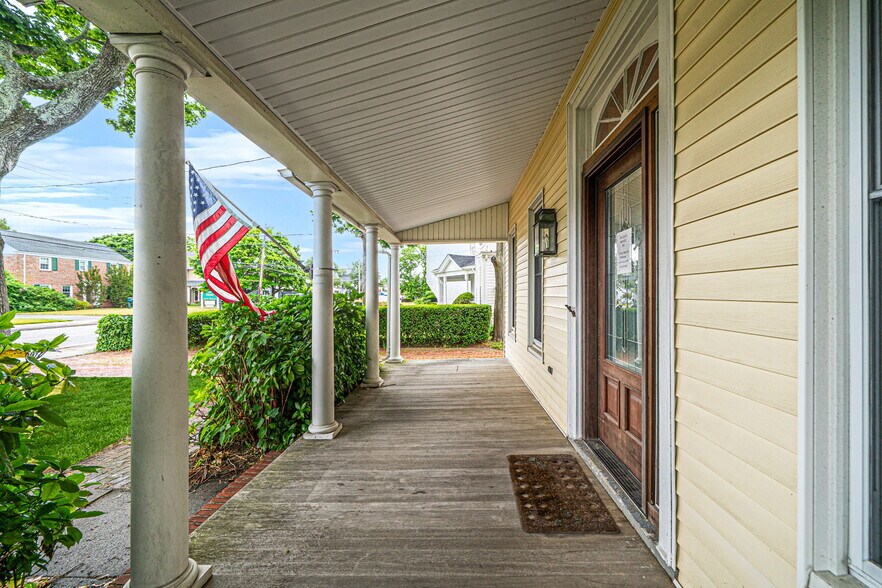 147 N Ocean Ave, Patchogue, NY à vendre - Photo de l’immeuble – Image 3 sur 39