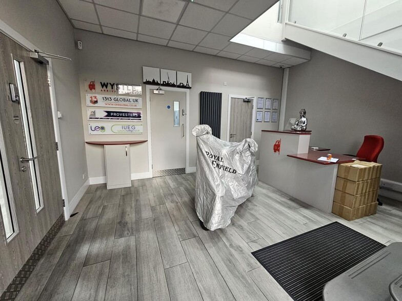 Amberley Way, Hounslow à louer - Photo de l’immeuble – Image 3 sur 23