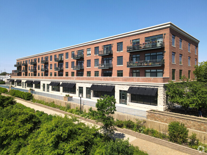 160 S River St, Aurora, IL à louer - Photo principale – Image 2 sur 25