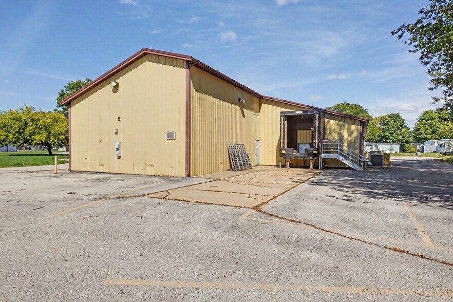 1230 Locust St, Fremont, MI à louer - Photo de l’immeuble – Image 3 sur 19