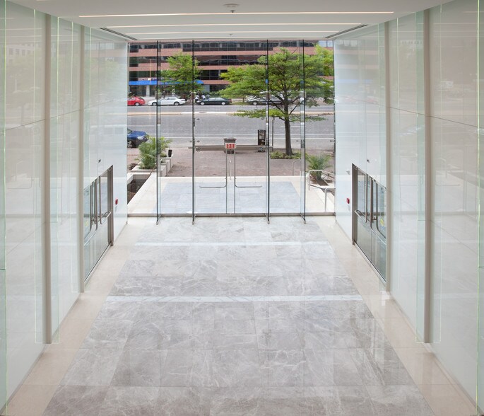 4401 N Fairfax Dr, Arlington, VA à louer - Hall d’entrée – Image 3 sur 8