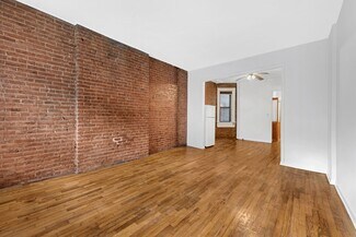 Plus de détails pour 433 West 54st St - 3 sponsor units – Logement à vendre, New York, NY