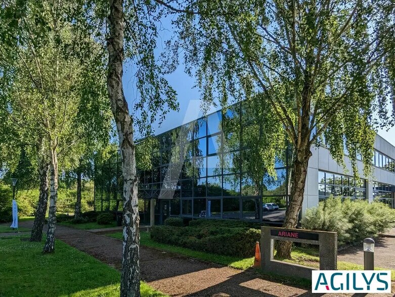 Local d’activités dans Saclay à louer - Photo de l’immeuble – Image 2 sur 12
