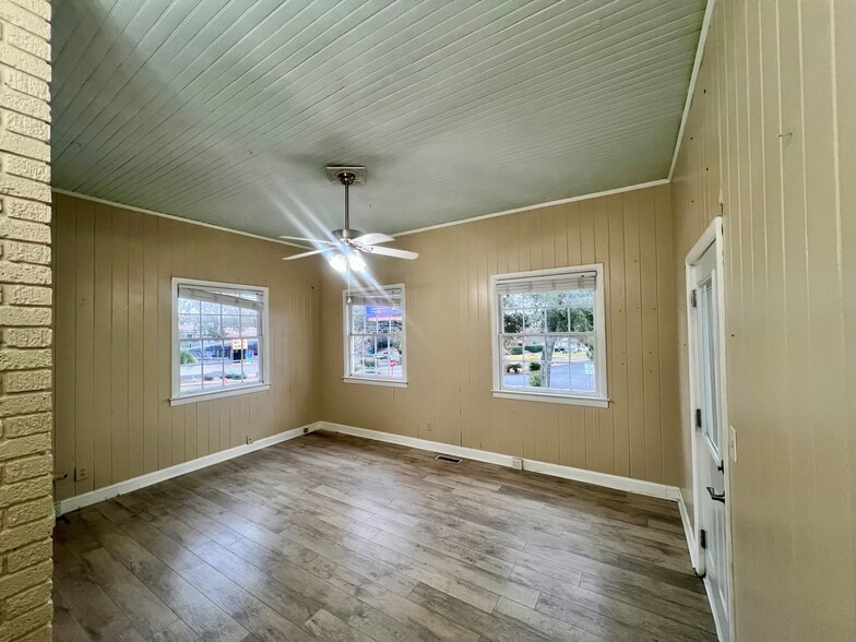 1000 Thomasville Rd, Tallahassee, FL à louer - Photo de l’immeuble – Image 2 sur 8