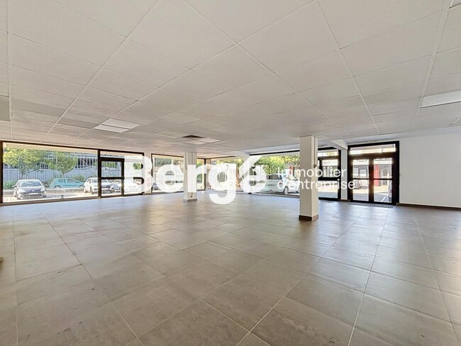 Plus de détails pour 148 Bis Avenue Georges Guynemer, Saint-Laurent-du-Var - Local commercial à louer