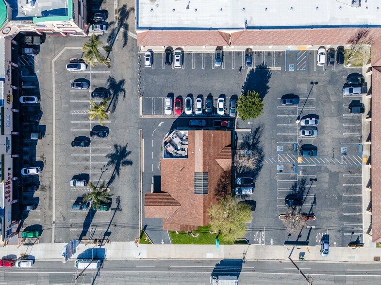 8363 Reseda Blvd, Northridge, CA à louer - Photo de l’immeuble – Image 2 sur 6