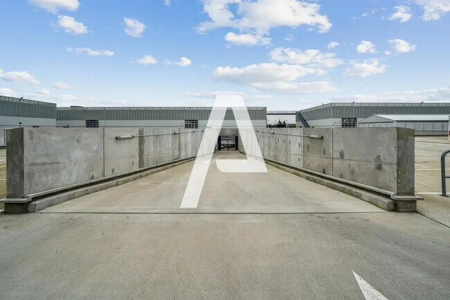 Plus de détails pour Local d'activités à louer