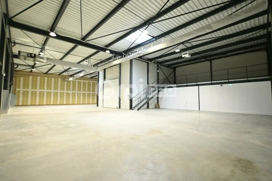 Bureau dans Janneyrias à louer - Photo intérieure – Image 2 sur 9