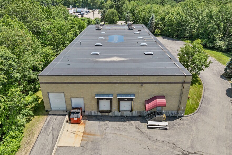 18 Tsienneto Rd, Derry, NH à vendre - Photo de l’immeuble – Image 2 sur 14