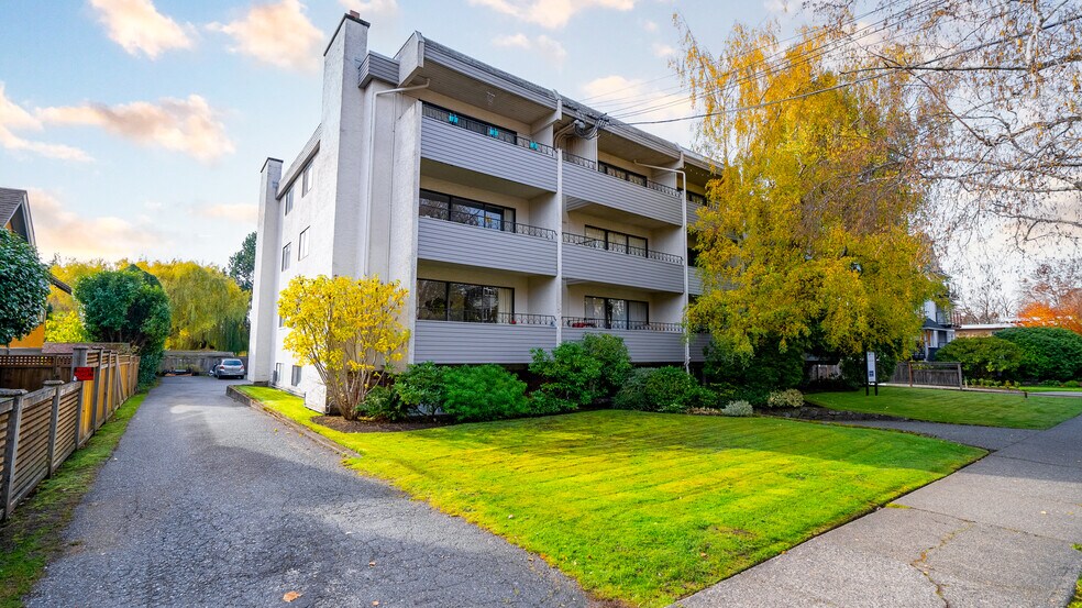 1125 Oscar St, Victoria, BC à vendre - Photo de l’immeuble – Image 2 sur 11