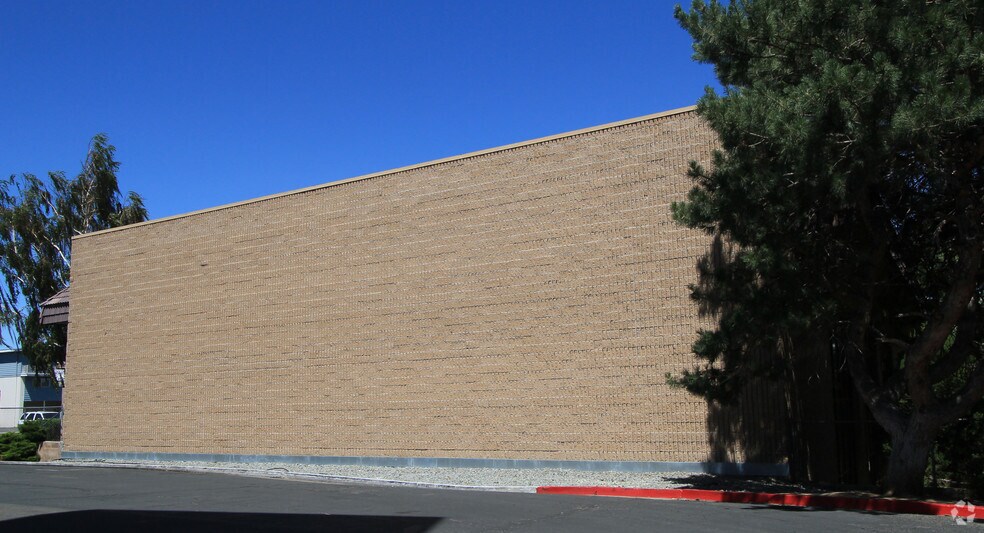 1350 Stardust St, Reno, NV à louer - Photo de l’immeuble – Image 3 sur 20